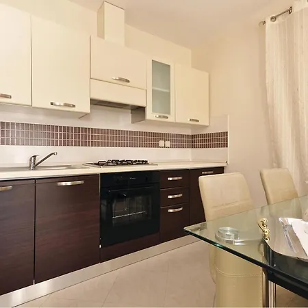In With Kitchen * Posedarje